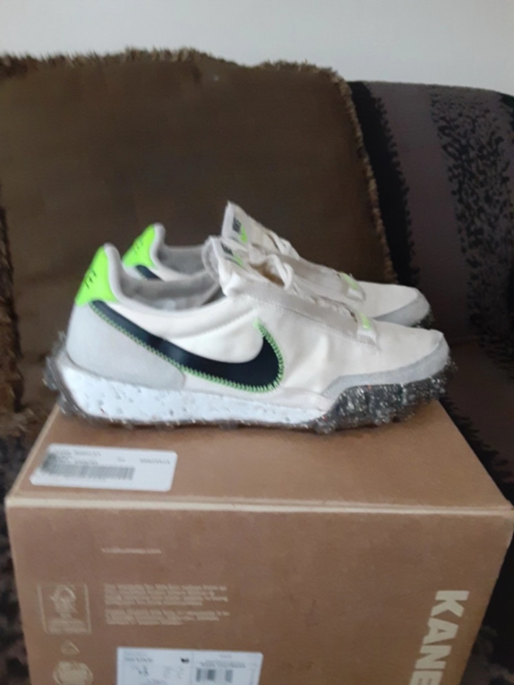 Nikes - Picture 2 of 4